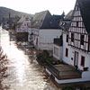 Zuerst kam der Schnee, dann Tauwetter mit Regen und einer Temperatur von 12?. Die Mosel konnte diese Wassermassen nicht mehr schnell genug abflieflen lassen und das Hochwasser war da.